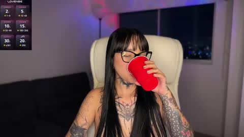 Snapshot of xisisxx chatting on December 2025 01:44:02 AM xisisxx online show from December 2025 01:44:02 AM