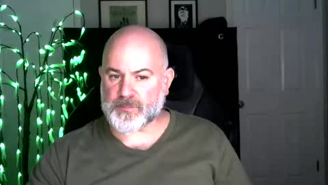 Snapshot of xjohnniex77 chatting on December 2025 01:44:01 AM MrSlowBurn77 online show from December 2025 01:44:01 AM