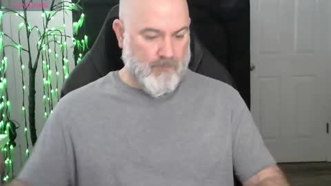 Snapshot of xjohnniex77 chatting on February 2026 03:40:01 PM MrSlowBurn77 online show from February 2026 03:40:01 PM