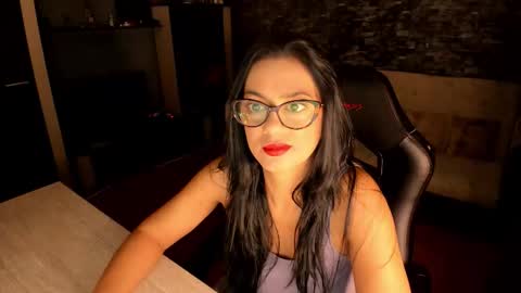 Lara online show from September 2025 08:42:01 PM