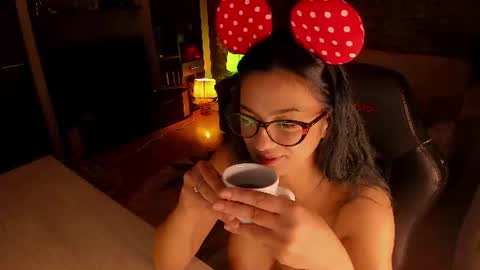 Lara online show from June 2026 09:30:01 PM