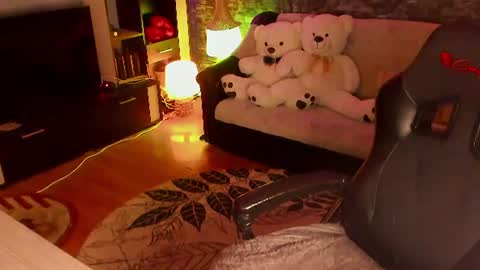 Lara online show from July 2026 08:48:01 PM