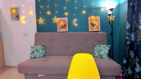 Snapshot of xloe_queen chatting on January 2025 08:20:02 AM Chloe online show from January 2025 08:20:02 AM