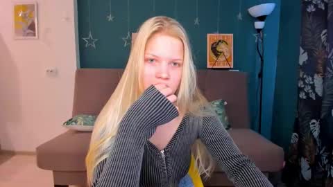 Snapshot of xloe_queen chatting on February 2025 09:25:02 AM Chloe online show from February 2025 09:25:02 AM