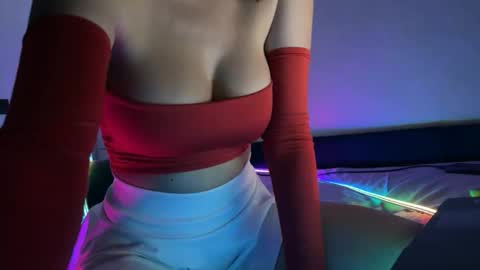 Snapshot of xmollylovex chatting on April 2026 07:11:01 PM XMollyLoveX online show from April 2026 07:11:01 PM