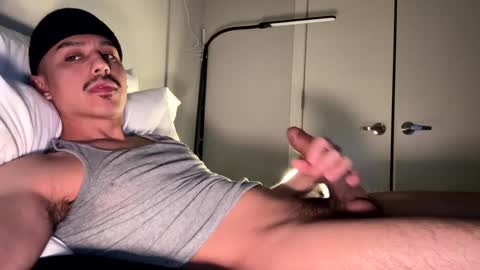 Snapshot of xmomentumx chatting on December 2024 04:57:01 AM xmomentumx online show from December 2024 04:57:01 AM