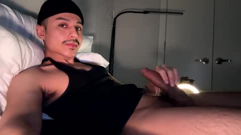 Snapshot of xmomentumx chatting on January 2025 07:13:02 PM xmomentumx online show from January 2025 07:13:02 PM