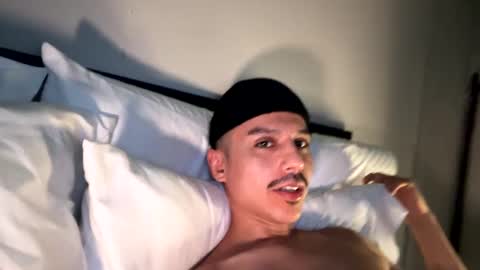 Snapshot of xmomentumx chatting on February 2025 08:19:01 PM xmomentumx online show from February 2025 08:19:01 PM