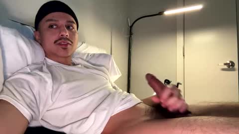 Snapshot of xmomentumx chatting on February 2025 05:20:02 PM xmomentumx online show from February 2025 05:20:02 PM