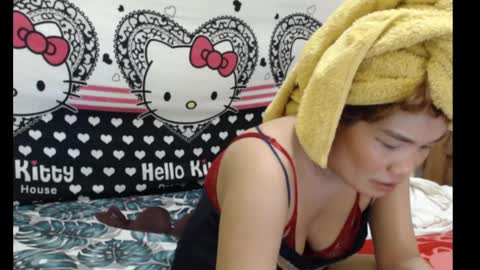 Snapshot of xsexyhotmomma69x chatting on December 2024 05:48:01 AM merayel online show from December 2024 05:48:01 AM