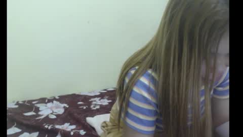 Snapshot of xsexyhotmomma69x chatting on September 2025 03:38:02 PM merayel online show from September 2025 03:38:02 PM