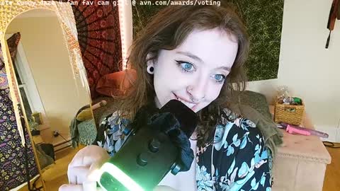 Snapshot of xsunsub chatting on January 2025 04:18:02 AM Sunny Daze online show from January 2025 04:18:02 AM