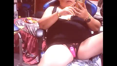 Snapshot of xsw33t_joy69x chatting on January 2025 12:18:01 PM joy online show from January 2025 12:18:01 PM