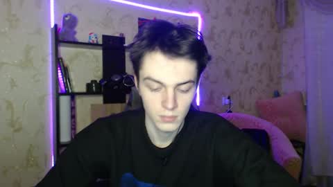 traqqq online show from February 2025 08:33:02 PM