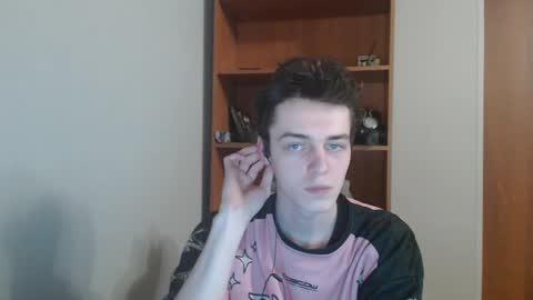 traqqq online show from October 2025 07:36:01 PM