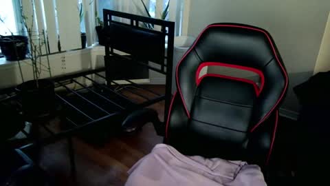 Snapshot of xwuvzyew chatting on December 2024 09:43:01 PM x online show from December 2024 09:43:01 PM