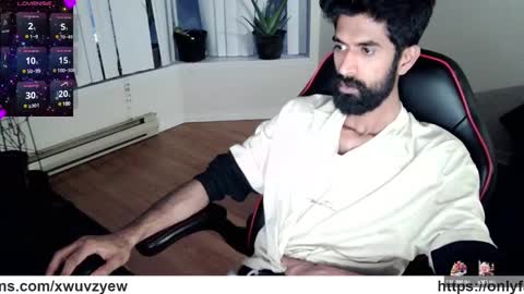 Snapshot of xwuvzyew chatting on January 2025 10:13:01 PM x online show from January 2025 10:13:01 PM