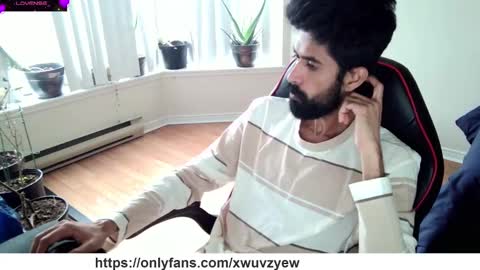 Snapshot of xwuvzyew chatting on January 2025 05:30:02 PM x online show from January 2025 05:30:02 PM