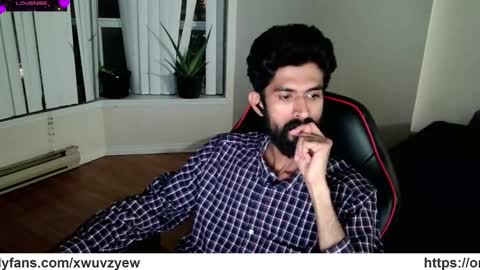 Snapshot of xwuvzyew chatting on January 2025 05:01:01 AM x online show from January 2025 05:01:01 AM