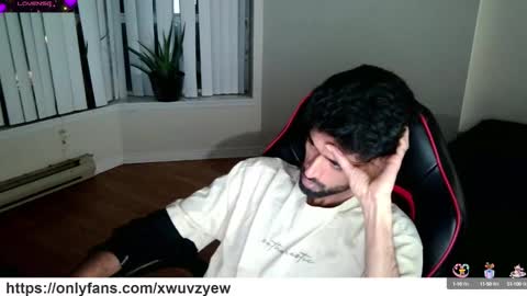 Snapshot of xwuvzyew chatting on January 2025 10:49:02 PM x online show from January 2025 10:49:02 PM