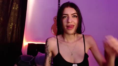 Snapshot of xx_johnson_xx chatting on October 2025 04:37:01 PM VALE online show from October 2025 04:37:01 PM