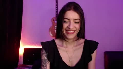 Snapshot of xx_johnson_xx chatting on October 2025 08:13:01 AM VALE online show from October 2025 08:13:01 AM