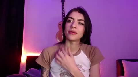 Snapshot of xx_johnson_xx chatting on October 2025 08:58:02 AM VALE online show from October 2025 08:58:02 AM