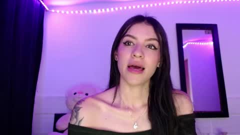 Snapshot of xx_johnson_xx chatting on April 2026 08:50:01 AM VALE online show from April 2026 08:50:01 AM