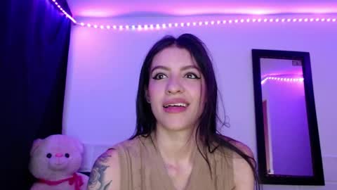 Snapshot of xx_johnson_xx chatting on May 2026 08:33:02 AM VALE online show from May 2026 08:33:02 AM