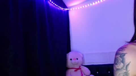 Snapshot of xx_johnson_xx chatting on June 2026 04:58:02 AM VALE online show from June 2026 04:58:02 AM