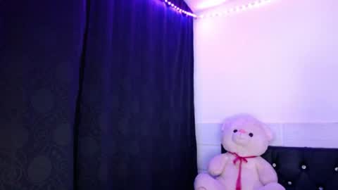 Snapshot of xx_johnson_xx chatting on August 2026 07:33:02 AM VALE online show from August 2026 07:33:02 AM