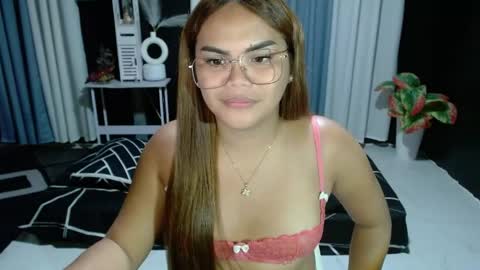 Kylie Smith online show from April 2026 05:32:02 PM