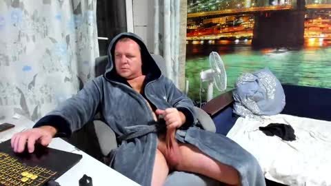 Snapshot of xxrojxx chatting on January 2025 03:55:01 PM roki-- -- online show from January 2025 03:55:01 PM