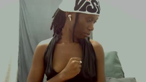 Snapshot of xxsexytalia28 chatting on February 2025 10:00:02 PM xxsexytalia28 online show from February 2025 10:00:02 PM