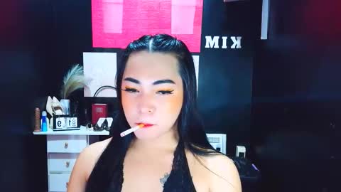 xxslutty kim online show from December 2025 12:17:01 AM