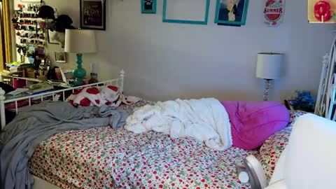 Strawberry Jane online show from May 2026 03:24:02 AM