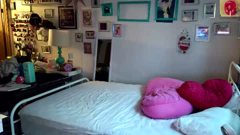 Strawberry Jane online show from July 2026 03:42:01 AM