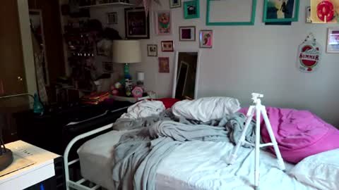 Strawberry Jane online show from July 2026 03:33:02 AM