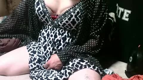 Snapshot of xxxgarterfreekxx chatting on April 2026 10:11:01 AM Silky Lingerie grrl online show from April 2026 10:11:01 AM