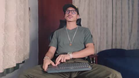 Snapshot of xxxhome_alonexxx chatting on October 2025 07:45:02 PM Kev online show from October 2025 07:45:02 PM