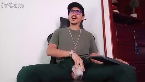 Snapshot of xxxhome_alonexxx chatting on November 2025 07:35:02 PM Kev online show from November 2025 07:35:02 PM