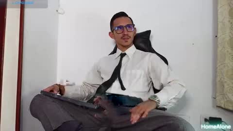 Snapshot of xxxhome_alonexxx chatting on December 2025 07:40:02 PM Kev online show from December 2025 07:40:02 PM