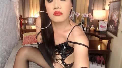Snapshot of xxxmiss_cathyxxx chatting on October 2025 04:49:01 PM QUEENCY online show from October 2025 04:49:01 PM