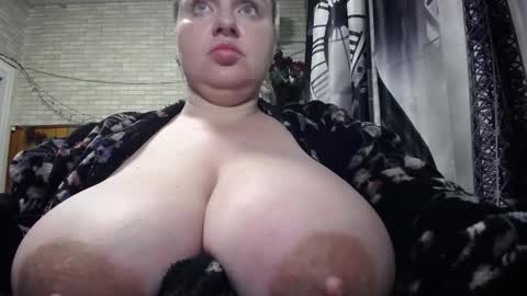 Snapshot of xxxnewlywedsxxx chatting on January 2026 04:42:01 PM Lana online show from January 2026 04:42:01 PM