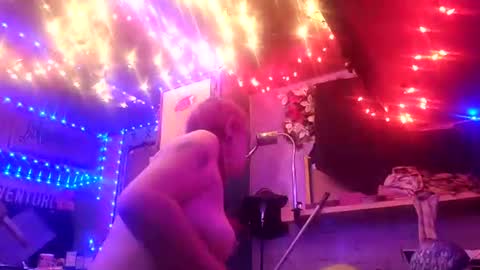 Snapshot of xxxqueenmandydickenz chatting on October 2025 08:00:02 AM XXXQueenMandyDickenz online show from October 2025 08:00:02 AM