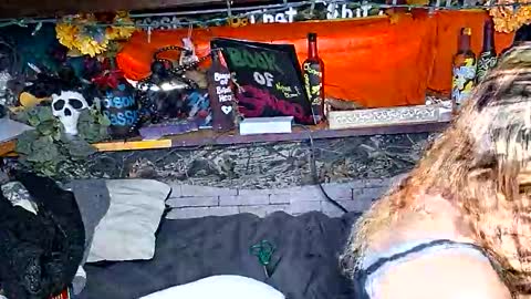 Snapshot of xxxqueenmandydickenz chatting on November 2025 10:04:02 PM XXXQueenMandyDickenz online show from November 2025 10:04:02 PM