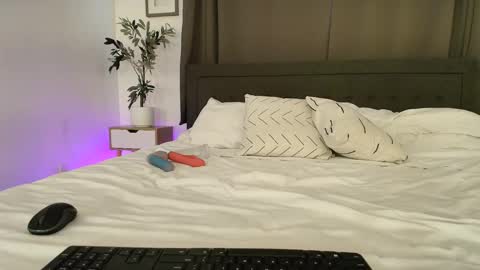 Lil Luna online show from January 2025 06:27:02 PM