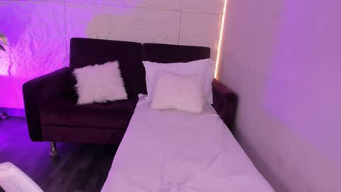 Yalezka online show from February 2026 12:21:01 PM