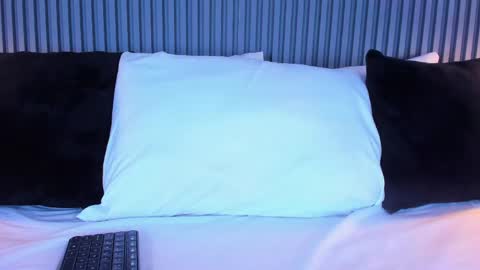 Yalezka online show from May 2026 04:29:02 AM