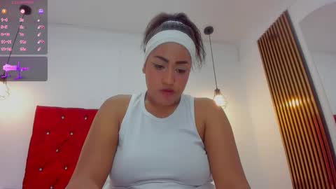 Naomi online show from November 2025 09:14:01 PM